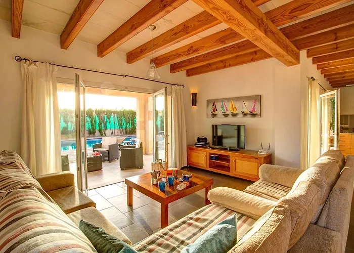 Serena 4 Bedroom Villa, Cala'n Forcat Villa