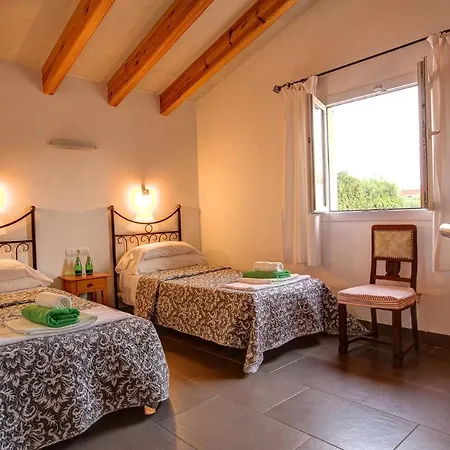 Serena 4 Bedroom Villa, Cala'n Forcat וילה