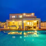 Serena 4 Bedroom Villa, Cala'n Forcat * カラ・エン・ブラネス