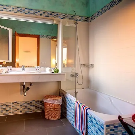 Вилла Serena 4 Bedroom Villa, Cala'n Forcat Кала-эн-Бланес