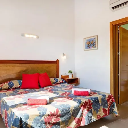 Serena 4 Bedroom Villa, Cala'n Forcat Вилла *