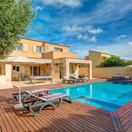 Serena 4 Bedroom Villa, Cala'n Forcat ヴィラ